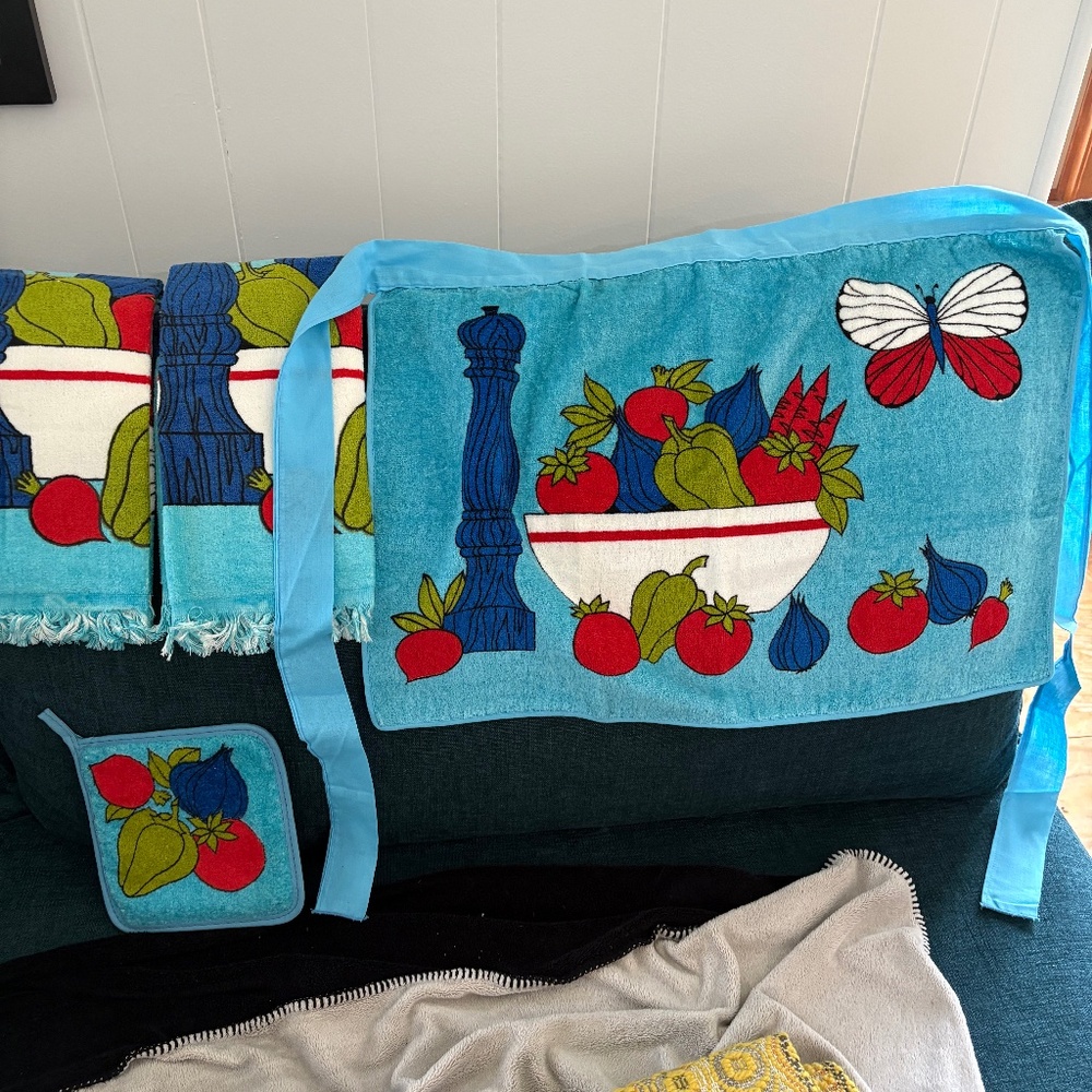 Vintage apron, dish towels, and potholder